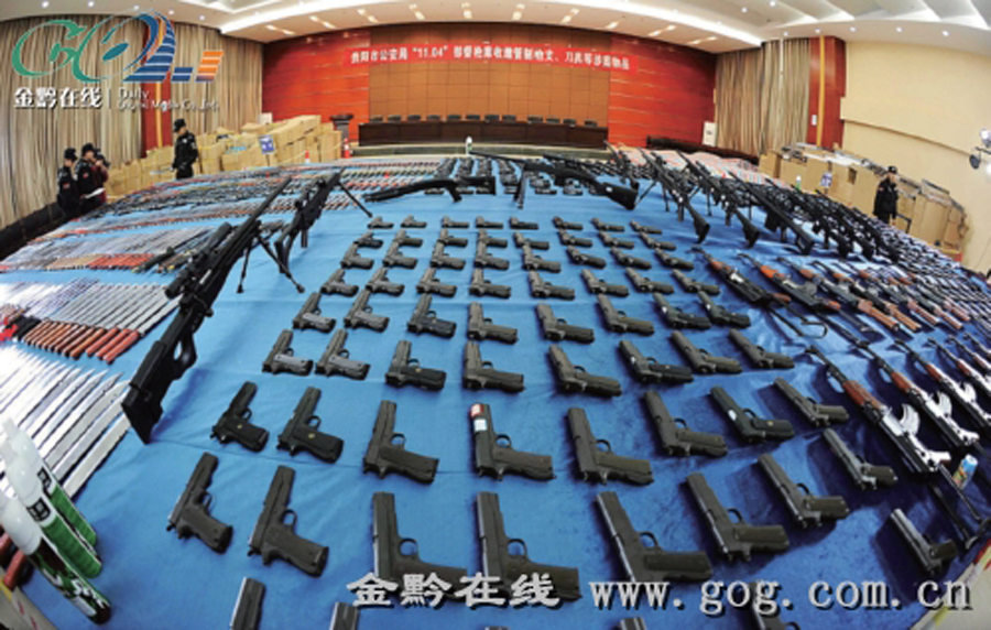 警方侦破地下兵工厂 收缴上万枪支12万刀具(图)