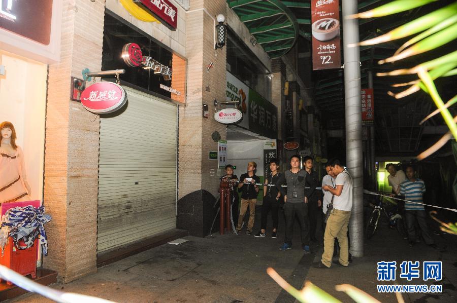 （XHDW）（1）深圳一男子砍人后劫持两人质 和警方对峙两小时后被制服