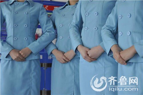 高清：青岛空姐空少选拔现场 制服美女养眼