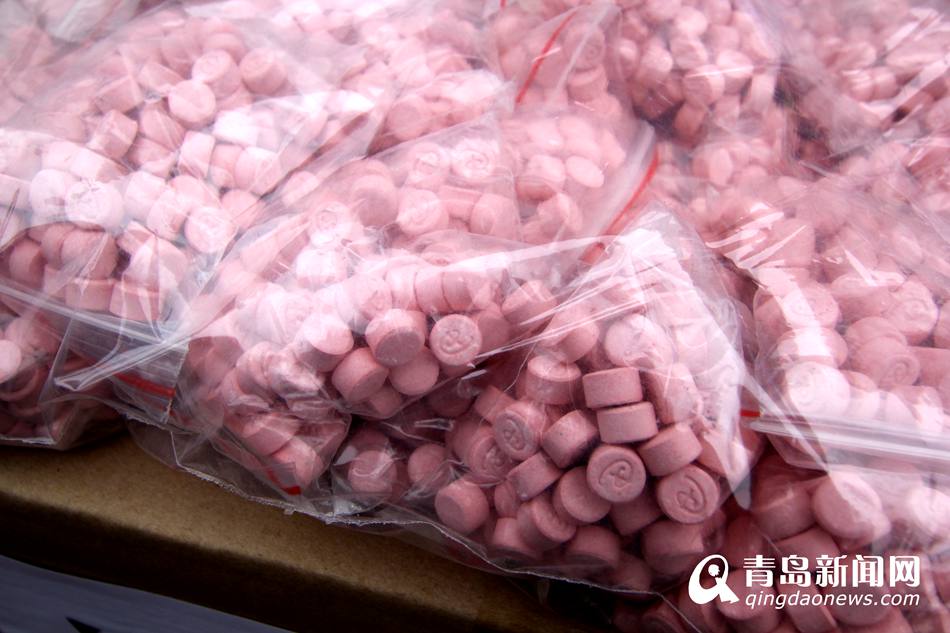 青岛销毁60公斤毒品 特警全程押运