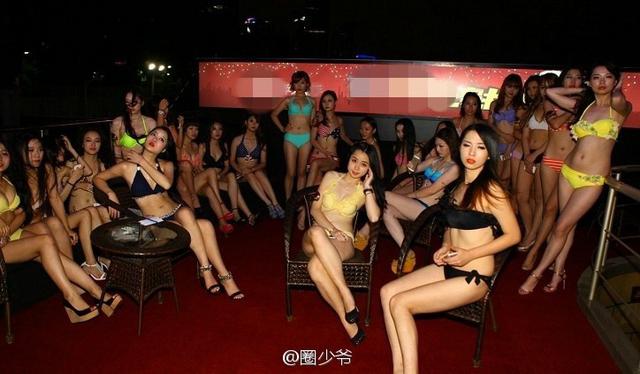 网传Showgirl游艇门照片 场面堪比海天盛宴