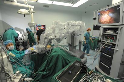 造价1500万元的智能机器人完成手术 妙手除瘤