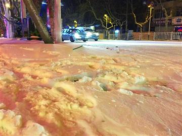 青岛气温跌入冰窟 全市大部地区飘雪