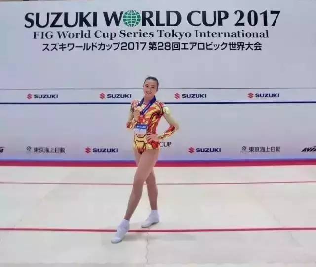这位青大的小美女 代表中国赢得了世界冠军！