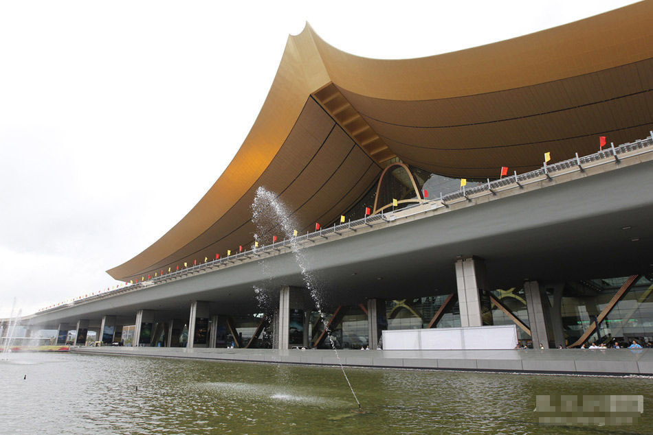 高清:盘点中国各式土豪建筑 河豚塔申报吉尼斯