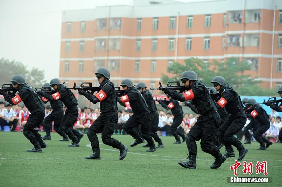 探秘：全国首支大学生校园反恐防暴队