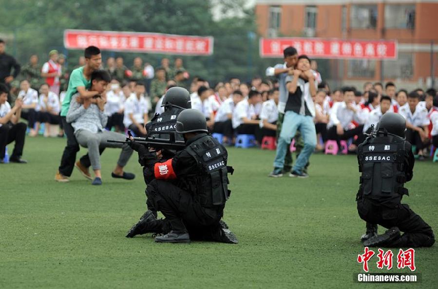 探秘：全国首支大学生校园反恐防暴队