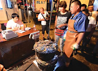 南山市场抢蟹大战 外地蟹占主流