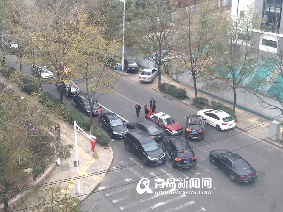 突发：宁德路燕儿岛路两车相撞 