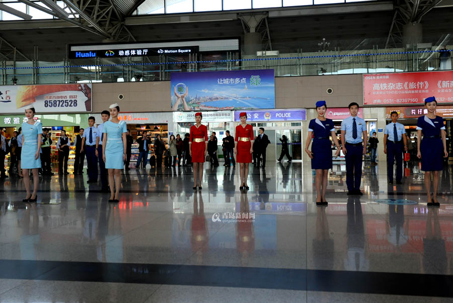 高清：流亭机场空乘玩快闪 新制服亮相活力四射