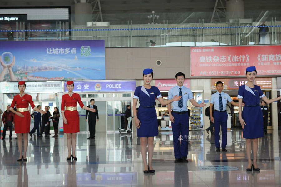 高清：流亭机场空乘玩快闪 新制服亮相活力四射