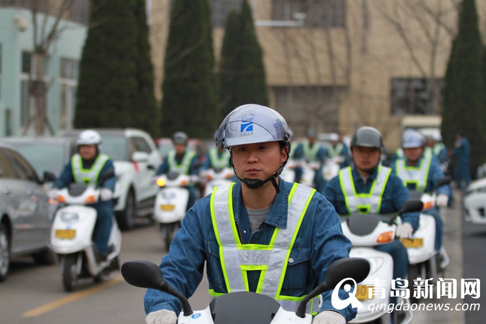 高清：开发区供水管理员配摩托车 帅气不输骑警