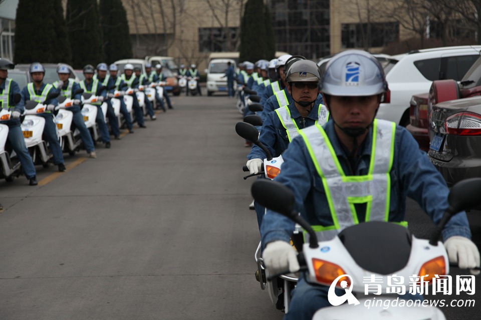 高清：开发区供水管理员配摩托车 帅气不输骑警