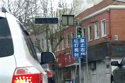 聊城路胶州路信号灯失灵三天