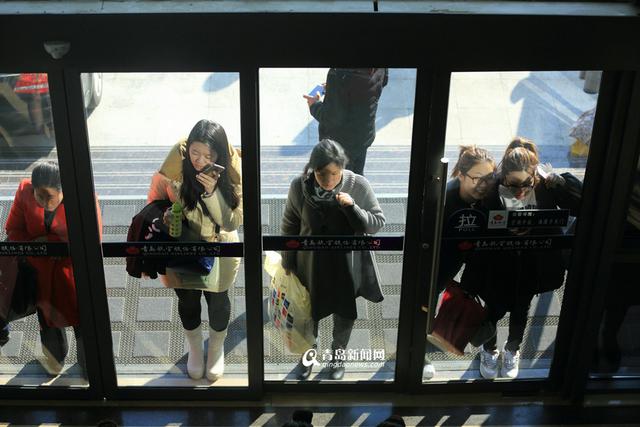 高清：青航空招空姐 200多美女应聘仅9人通过