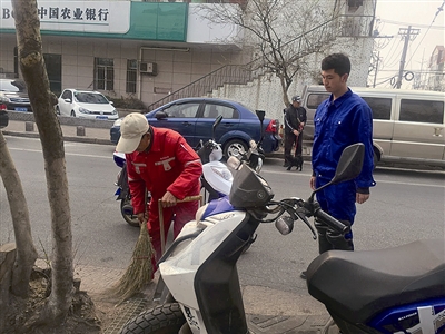 环卫工也有大学生 垃圾箱摆放用上统计学(图)