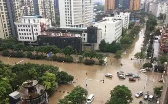 组图：青岛到底怕不怕淹 看记者为您实地探访