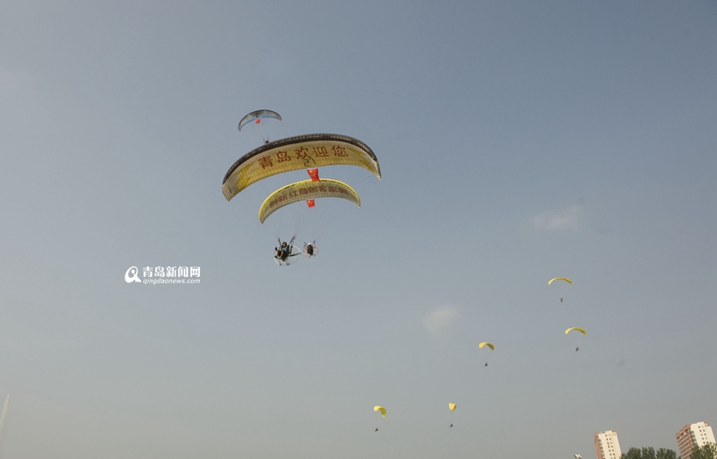 高清：胶州首届市民节开幕 极限动力伞夺人眼球