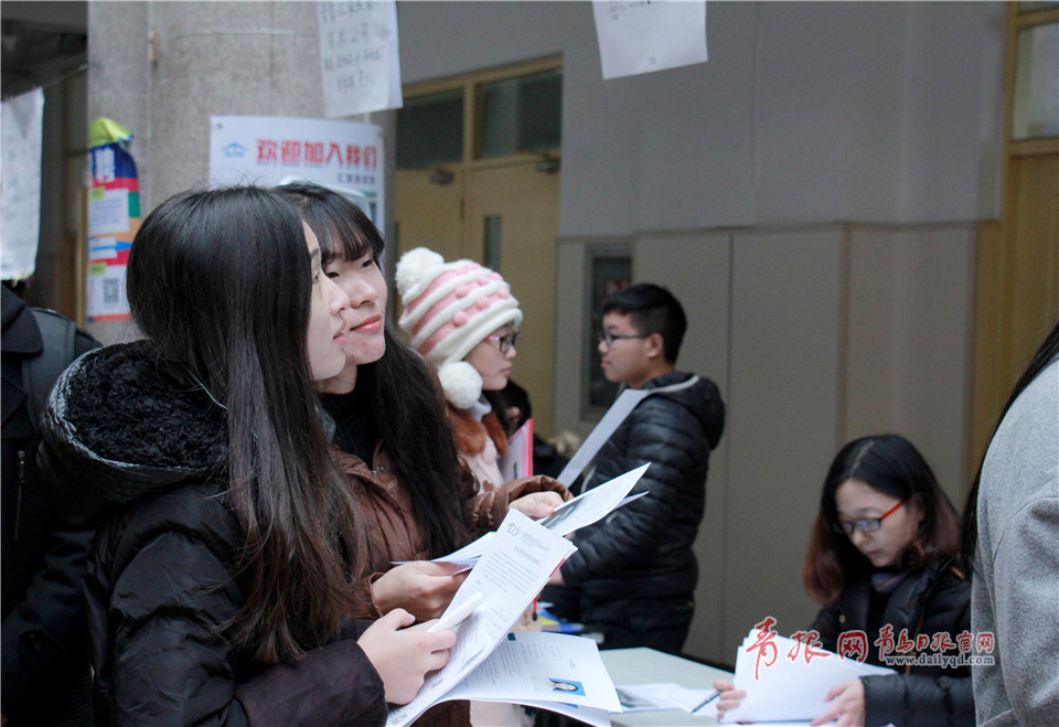 又是一年招聘季 青岛高校供需会场面火爆