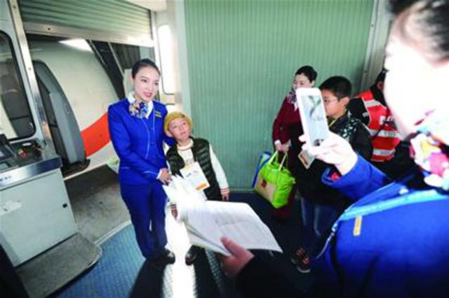 从青岛到南昌，6岁娃独自“飞”